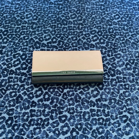 Ted Baker Wallet. - Picture 1 of 4